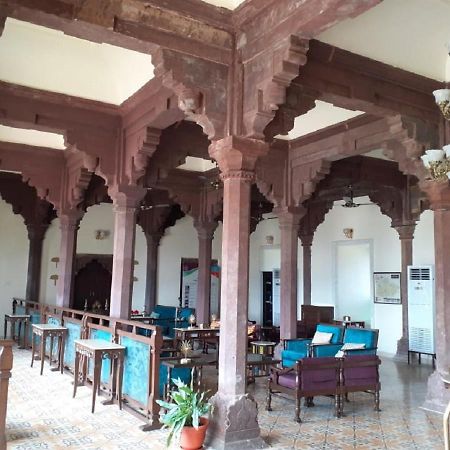 Hotel MPT Sheesh Mahal, Orchha Exterior foto